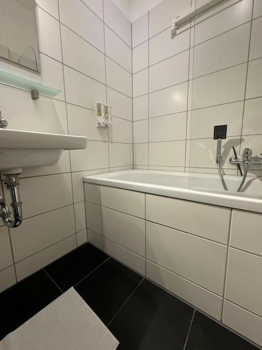 Akk1 - Apartment Im Zentrum Vollausstattung Balkon มัคเดอบวร์ก ภายนอก รูปภาพ
